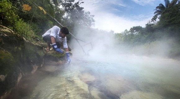 亚马逊现神秘“沸腾河”