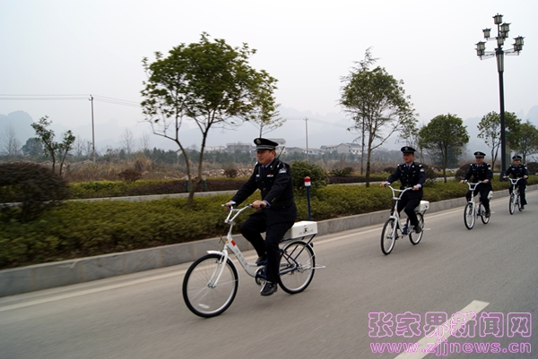 军地坪派出所2012年3月13日，军地坪高云路，警用自行车巡逻_副本.jpg