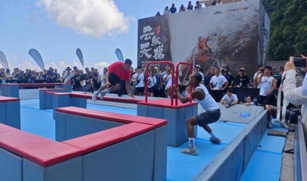  SUPERBURNING! 2024 Tianmen Mountain Cloud Ladder Parkour Competition Starts